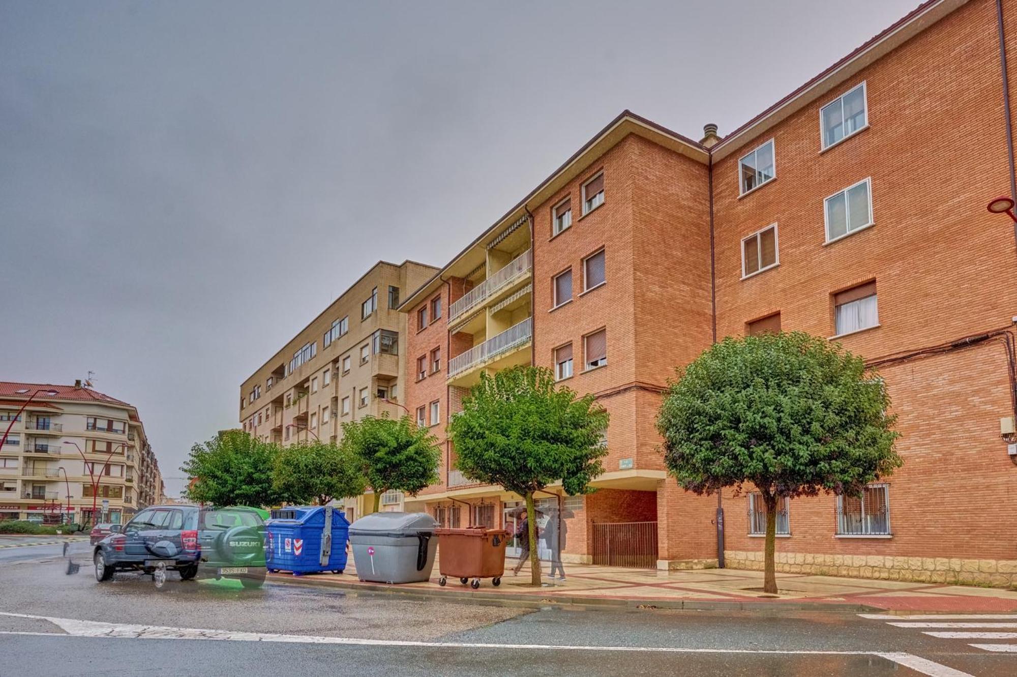 Chestnut By Clabao Apartment Харо Екстериор снимка