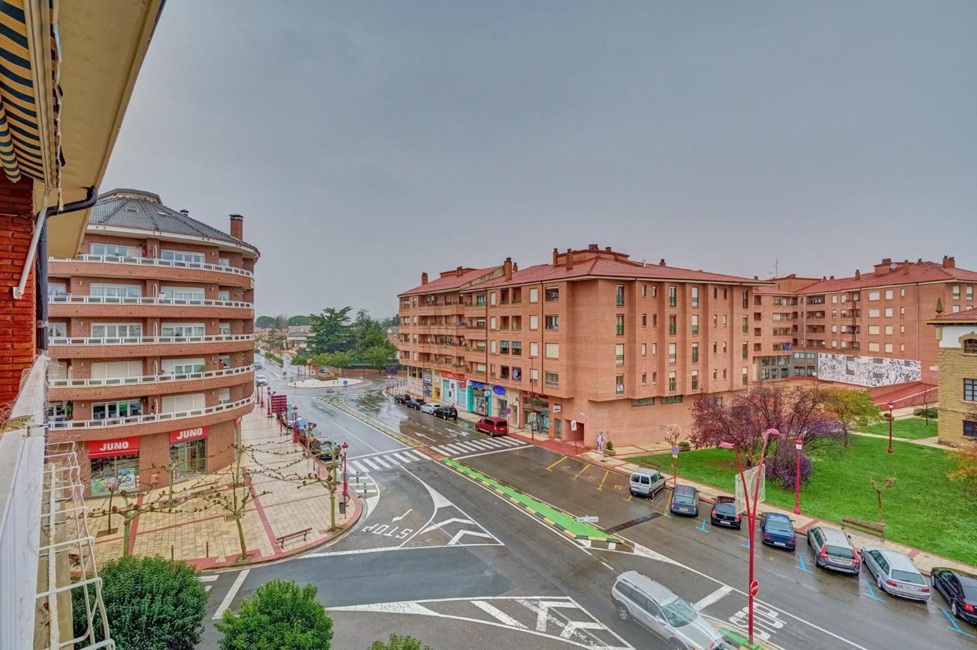 Chestnut By Clabao Apartment Харо Екстериор снимка
