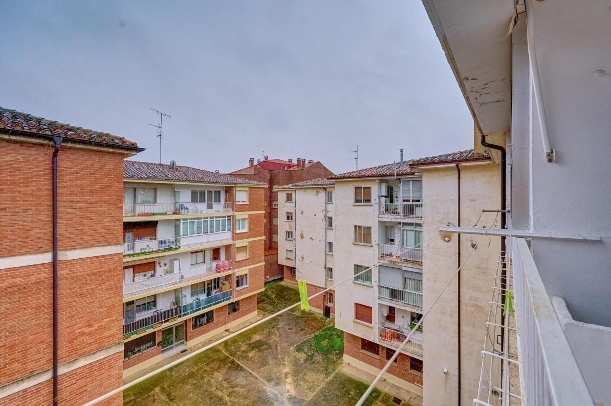 Chestnut By Clabao Apartment Харо Екстериор снимка