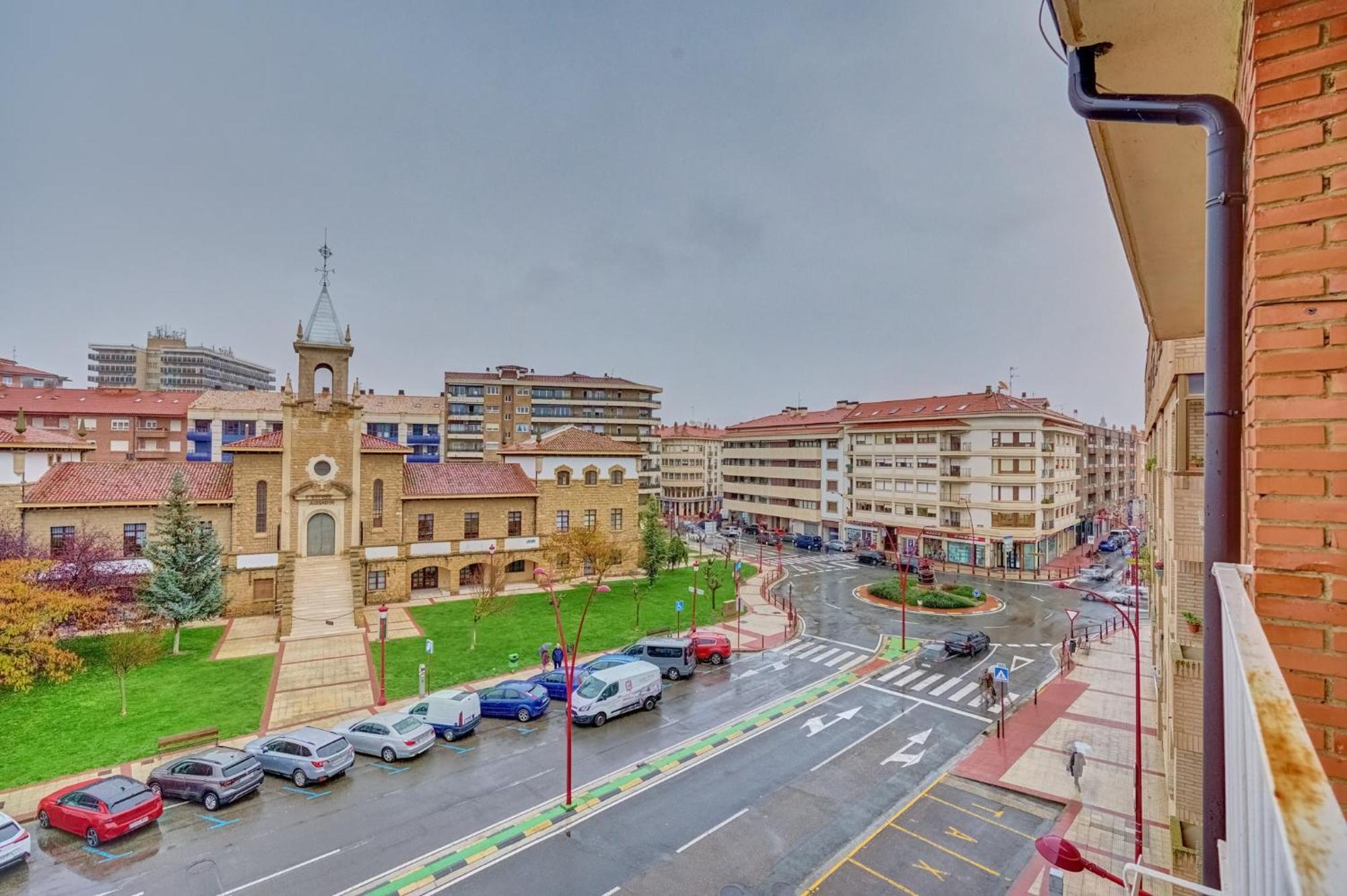 Chestnut By Clabao Apartment Харо Екстериор снимка