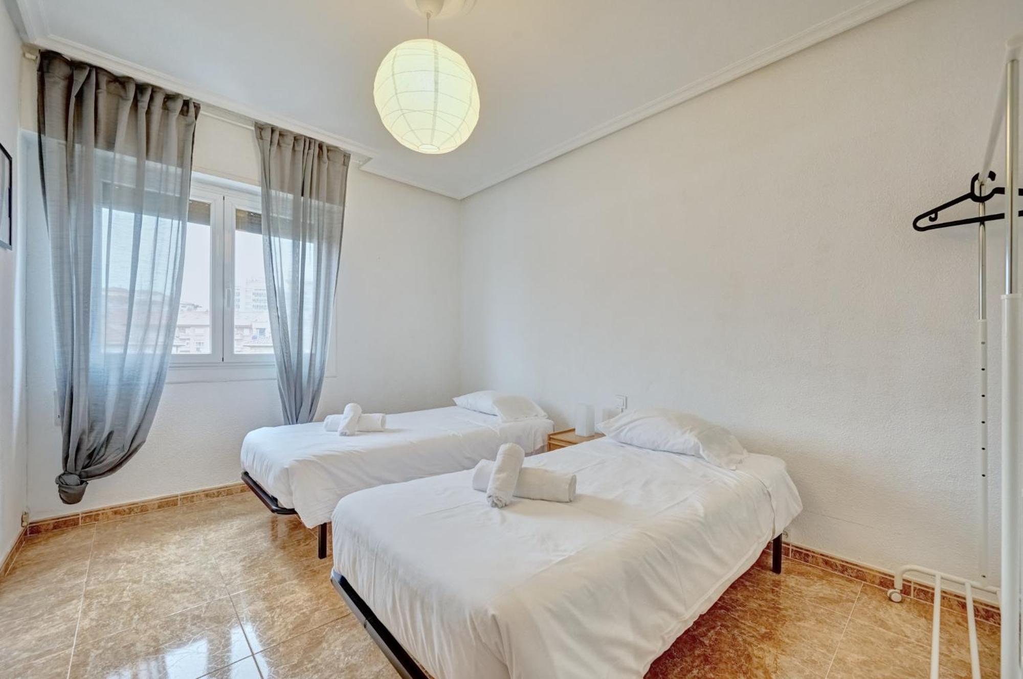 Chestnut By Clabao Apartment Харо Екстериор снимка